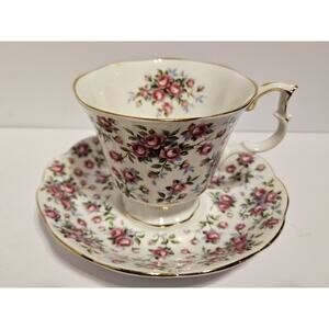Royal Albert Bone China Nell Gwynne Series Chelsea Teacup and Saucer